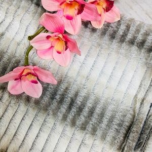 Luxury Faux Fur Throw - Grey